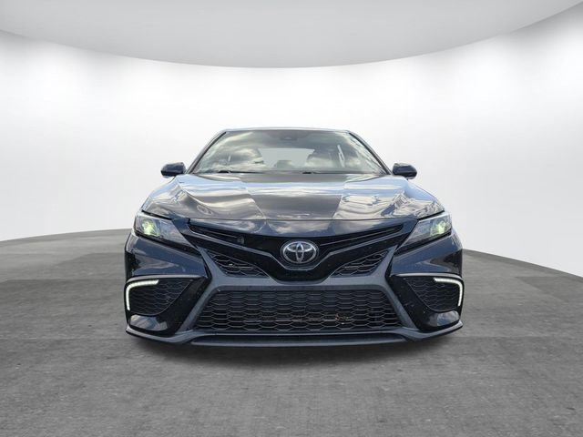 Used 2022 Toyota Camry SE FWD image 2