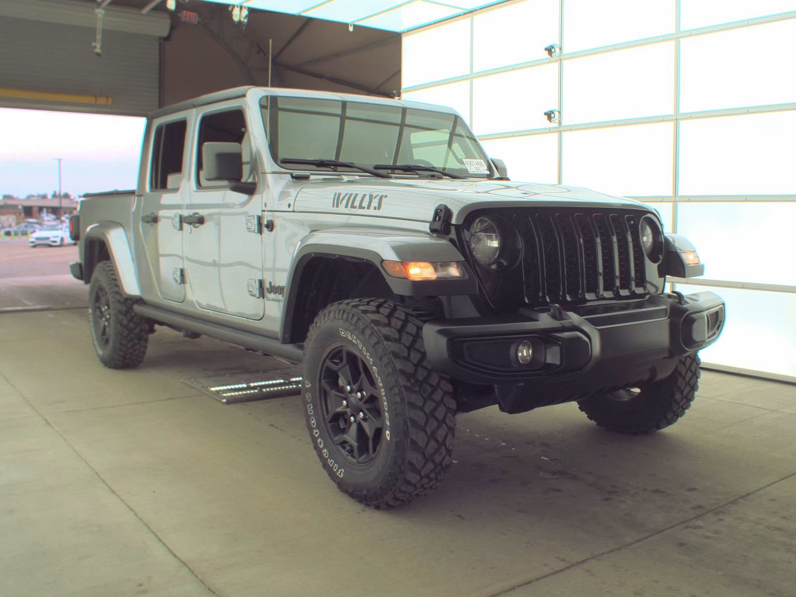 Used 2021 Jeep Gladiator Willys image 4