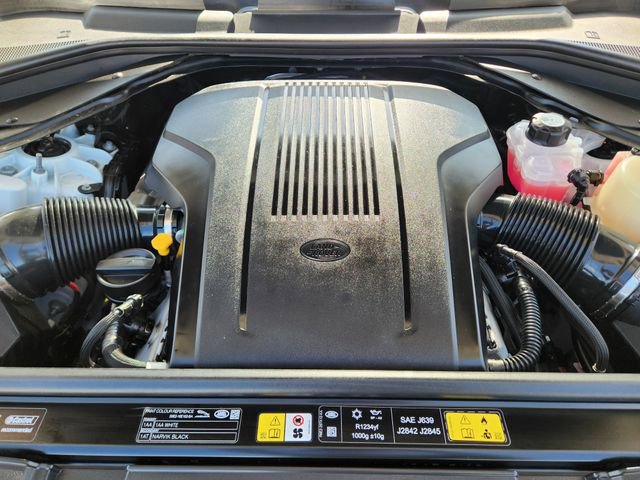 Certified 2025 Land Rover Range Rover SE image 33