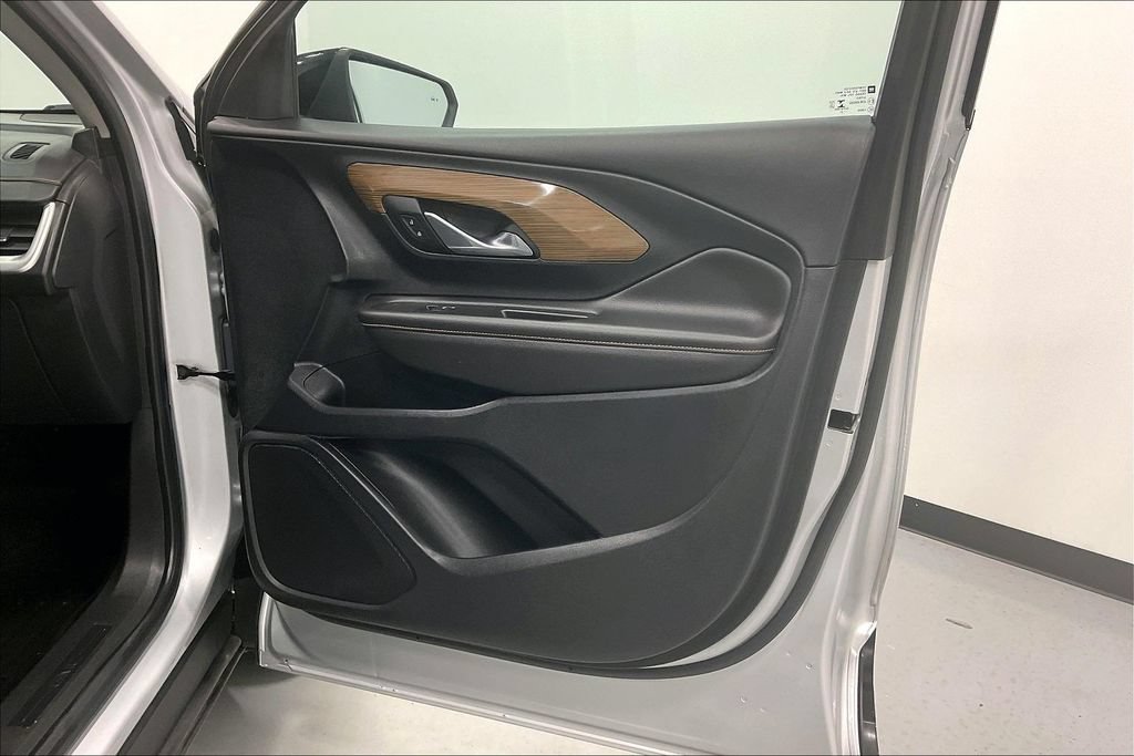 Used 2021 GMC Terrain SLE w/ Driver Convenience Package FWD image 18