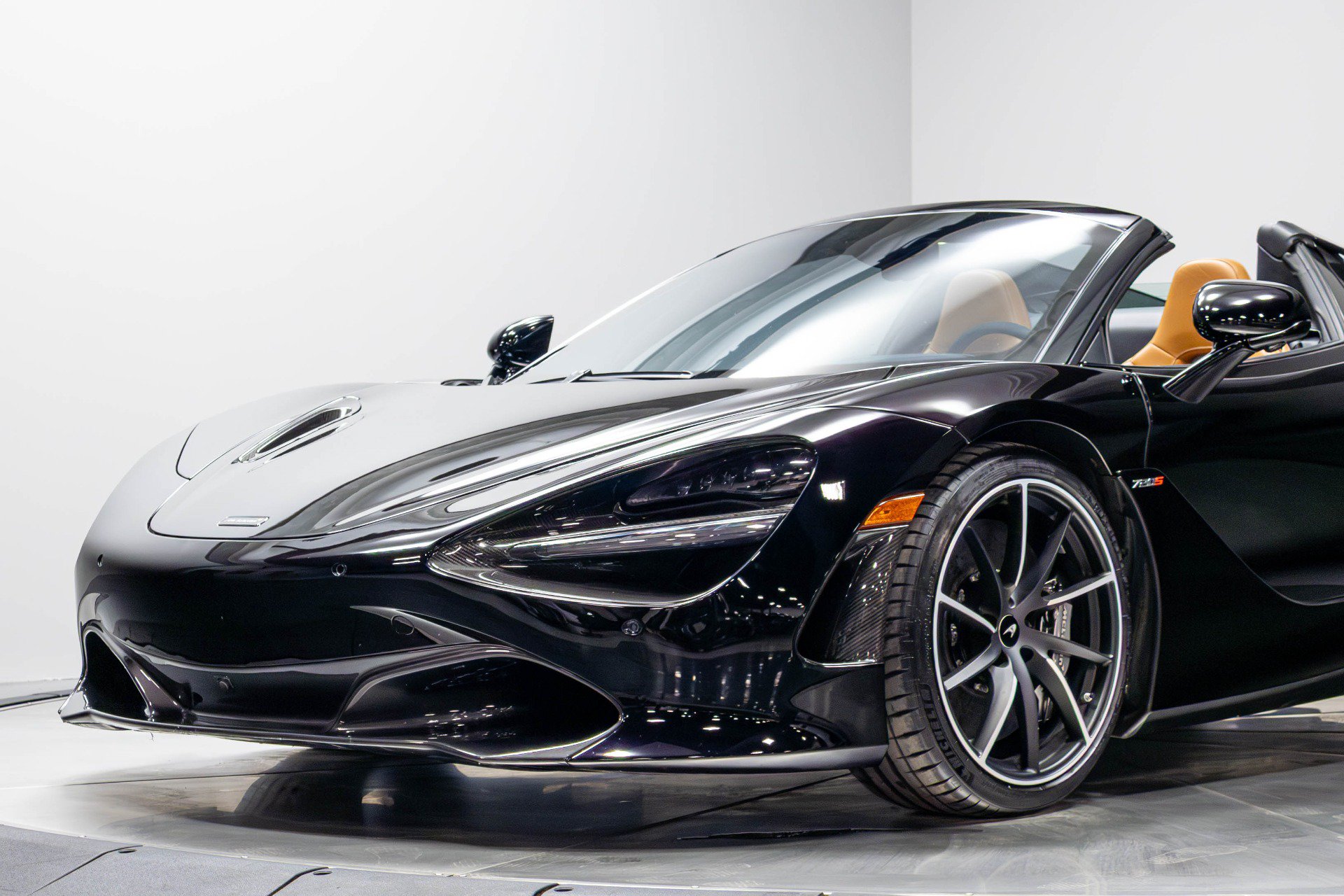 Used 2019 McLaren 720S Luxury RWD image 6