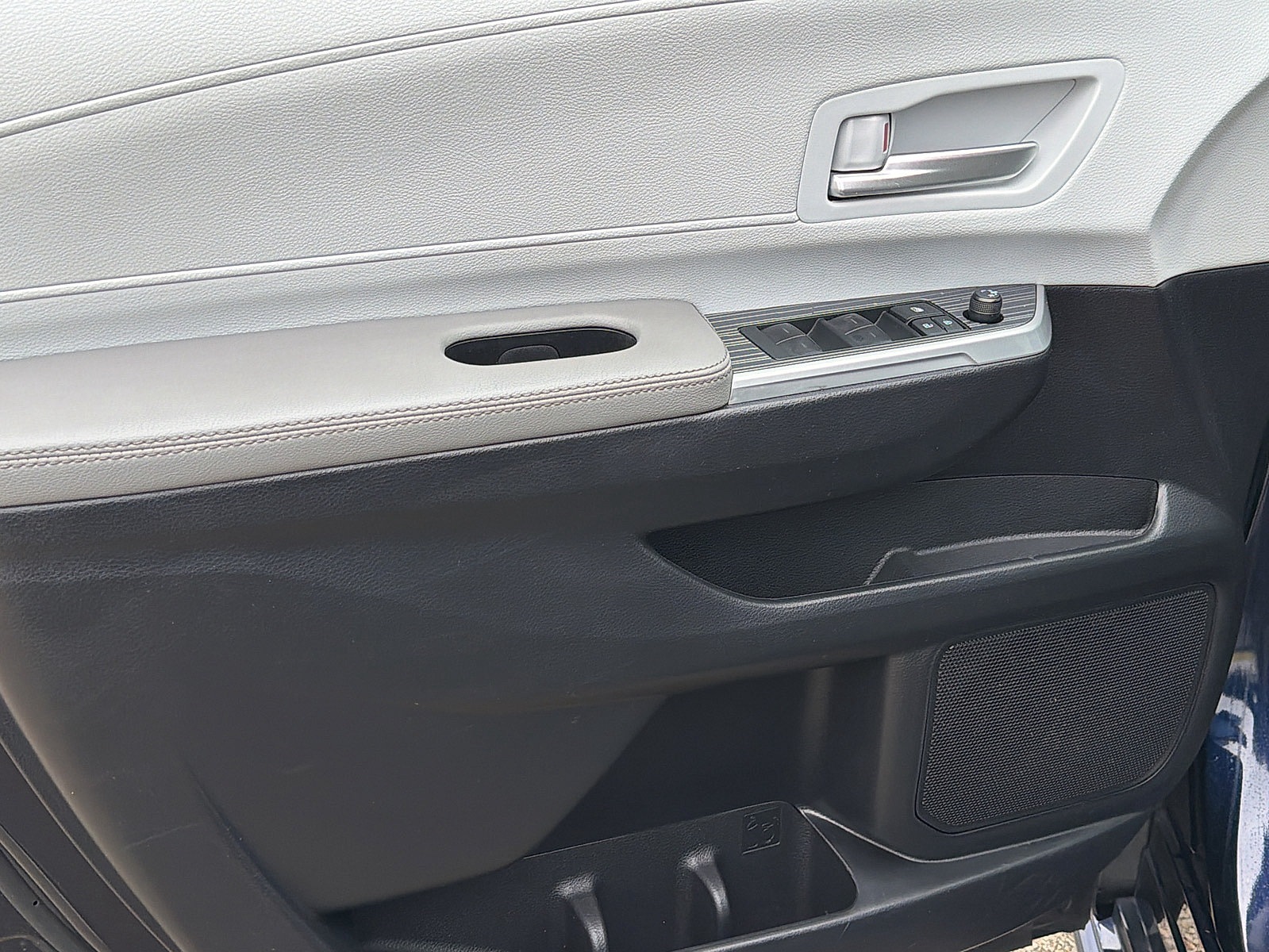 Used 2025 Toyota Sienna XLE FWD image 15