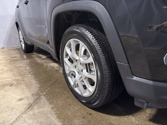 Used 2023 Jeep Compass Latitude AWD/4WD image 16