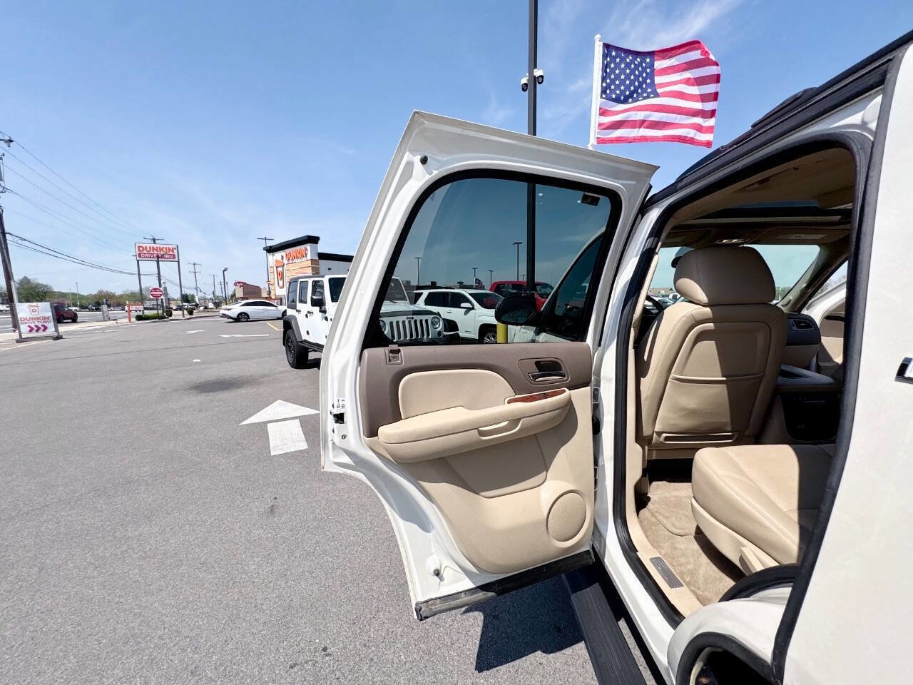 Used 2011 Chevrolet Tahoe LTZ AWD/4WD image 32