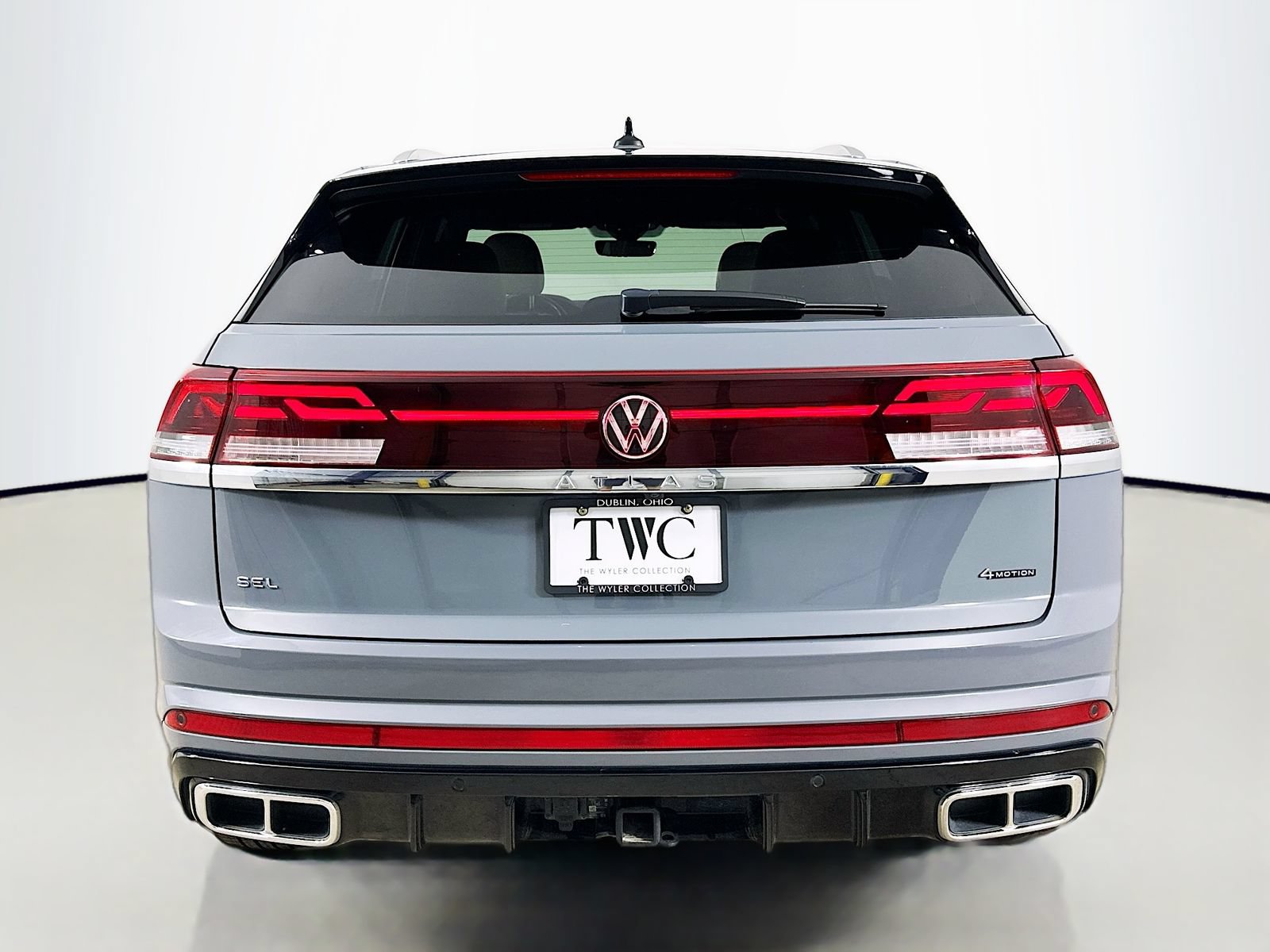 Used 2024 Volkswagen Atlas Cross Sport SEL R-Line AWD/4WD image 6