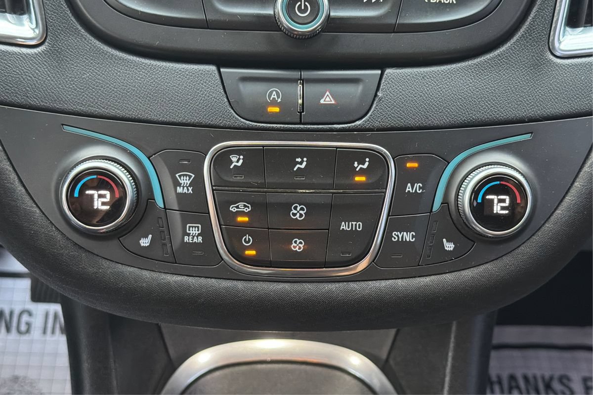 Used 2021 Chevrolet Malibu LT FWD image 29