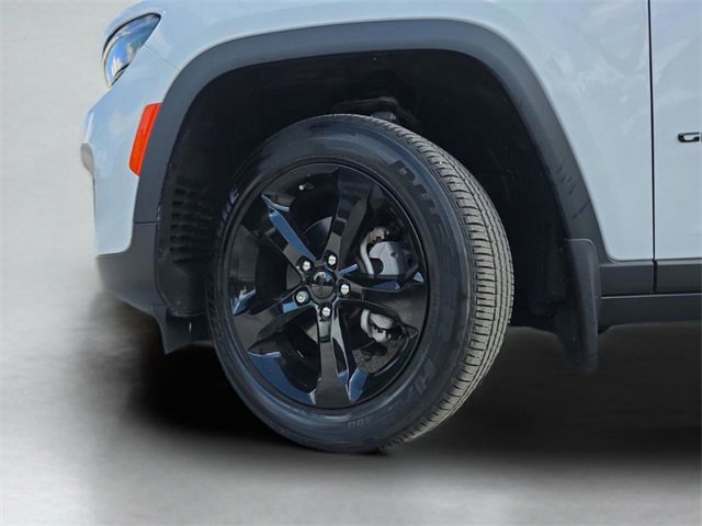 Used 2024 Jeep Grand Cherokee Altitude image 39