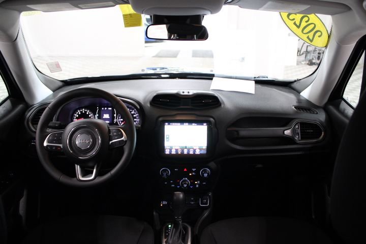 Used 2023 Jeep Renegade Latitude image 2