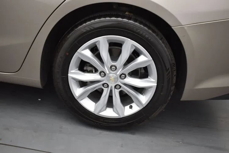 Used 2023 Chevrolet Malibu LT FWD image 36