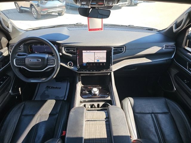Used 2023 Jeep Wagoneer L Series II image 24