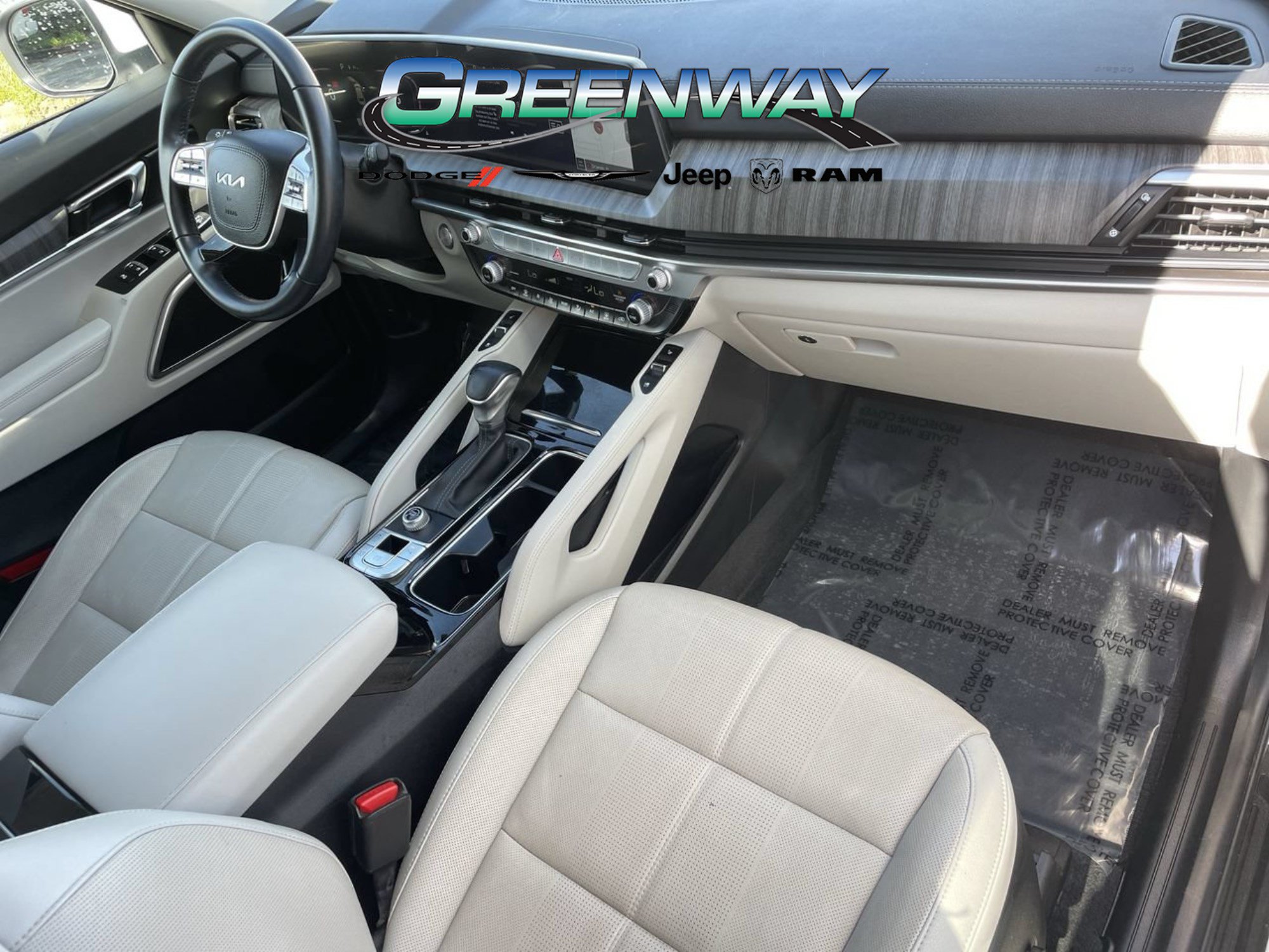 Used 2024 Kia Telluride EX w/ EX Captain's Chair Package FWD image 11