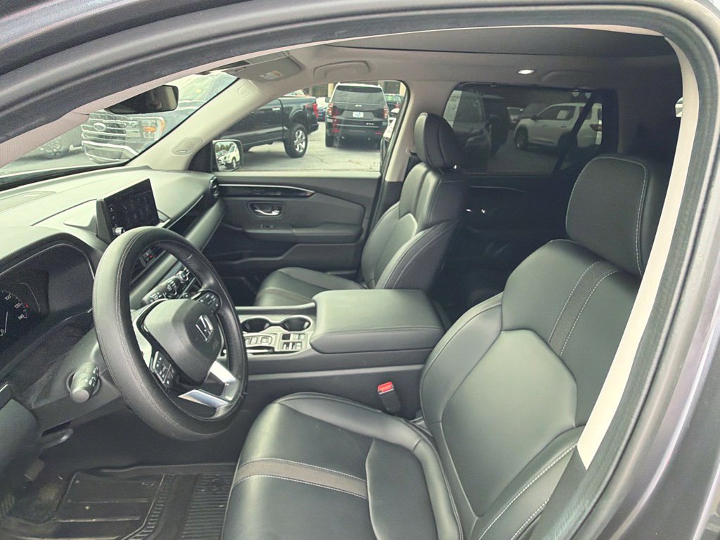 Used 2025 Honda Pilot Touring image 7