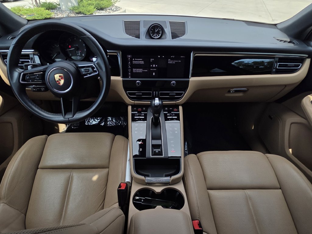 Certified 2024 Porsche Macan Turbo AWD/4WD image 11