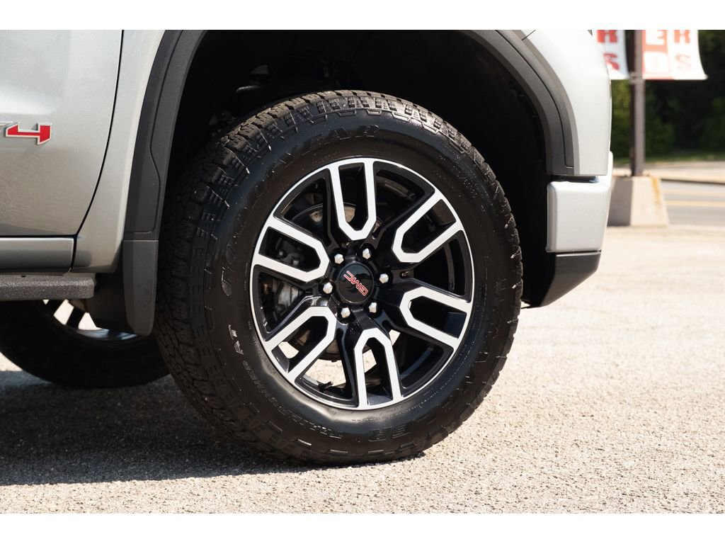 Used 2025 GMC Sierra 1500 AT4 w/ AT4 Premium Package image 10