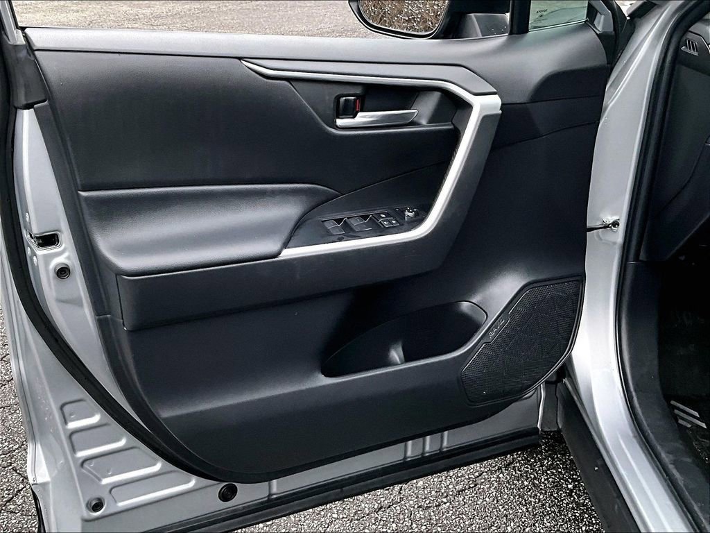 Used 2022 Toyota RAV4 XLE image 14