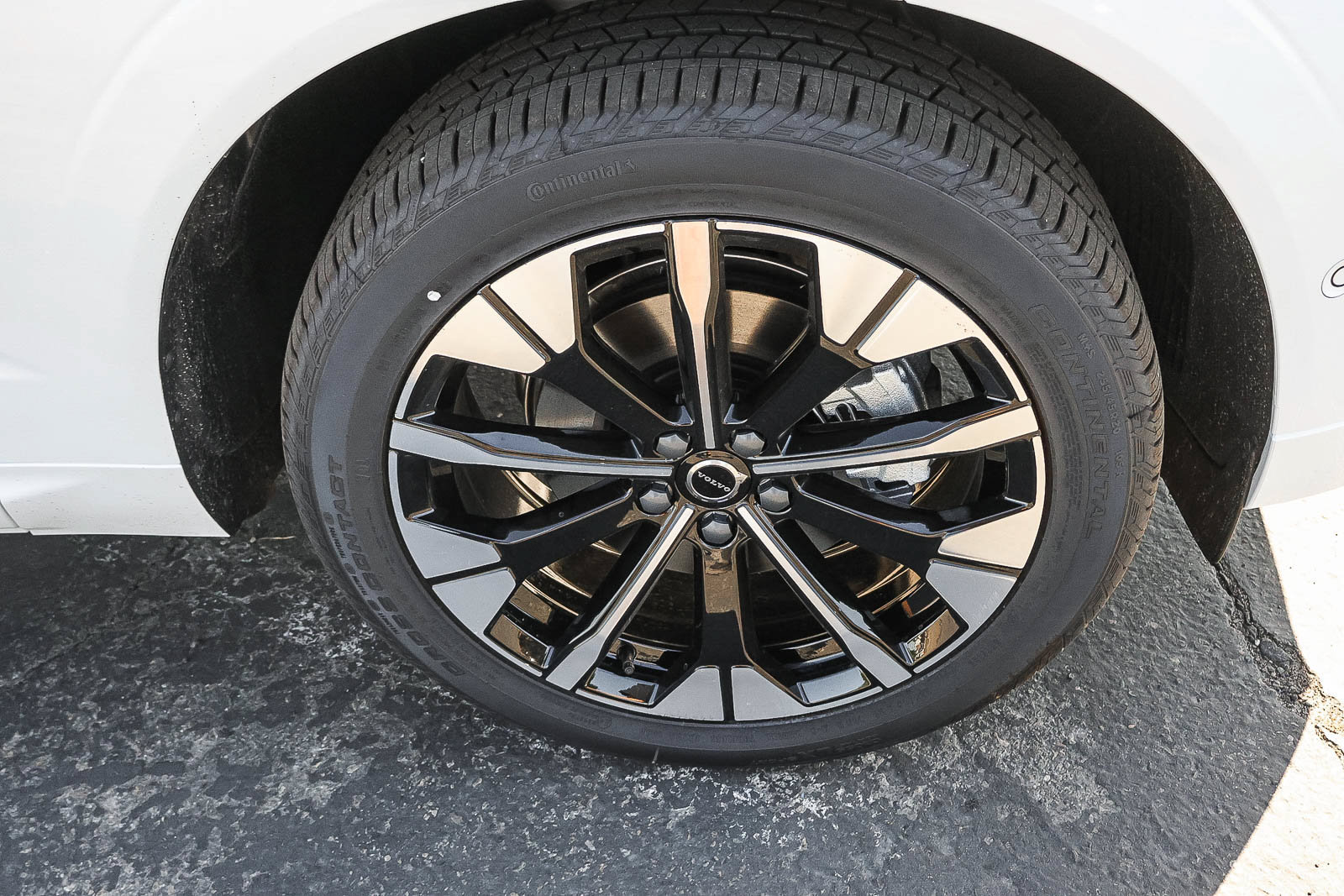 New 2026 Volvo XC60 B5 Plus w/ Climate Package AWD/4WD image 13