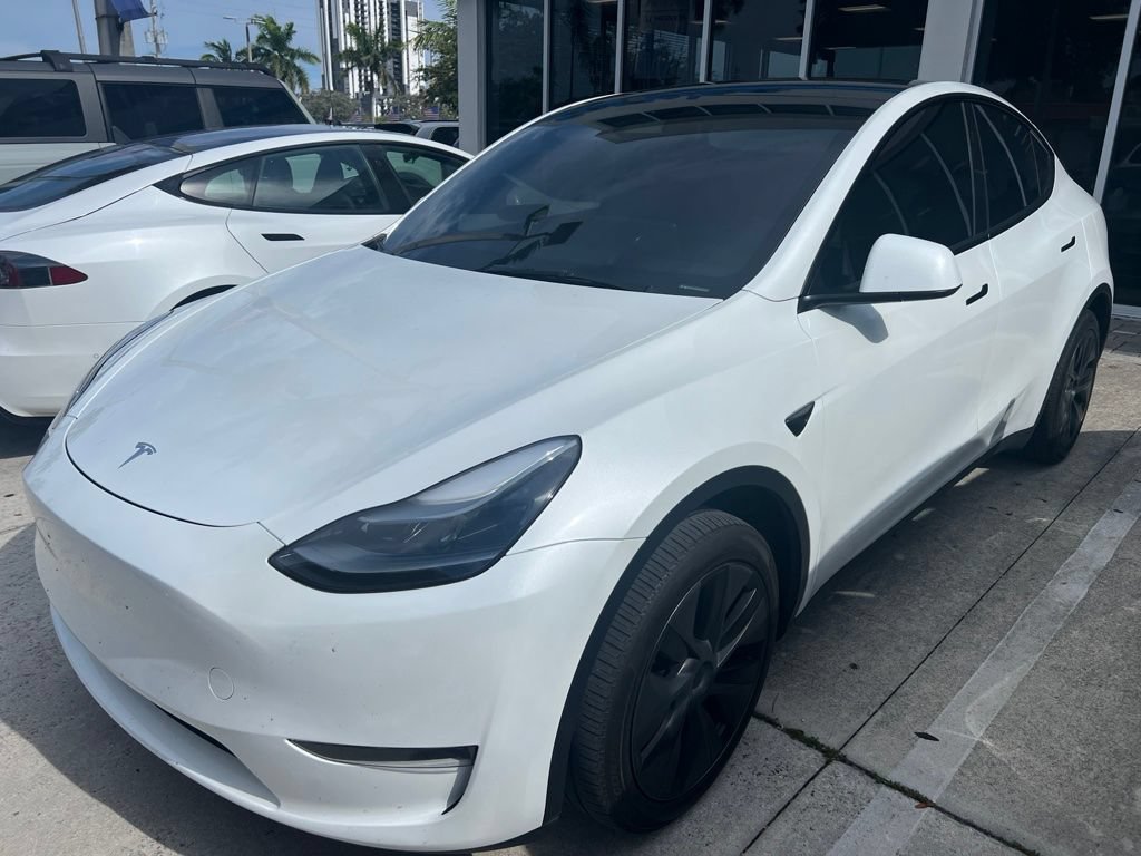 Used 2025 Tesla Model Y Long Range RWD image 1