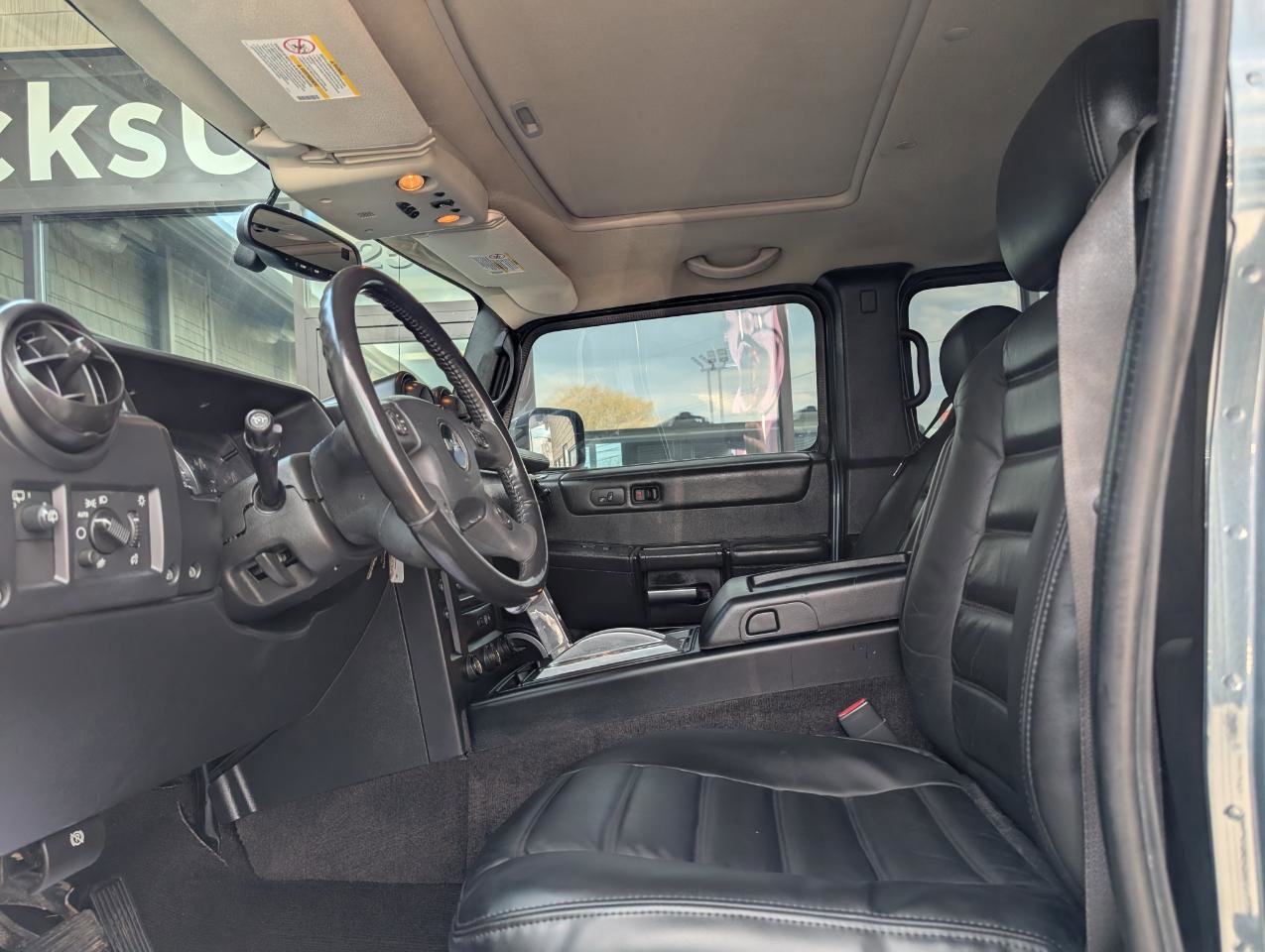Used 2005 HUMMER H2 w/ Preferred Equipment Group image 12
