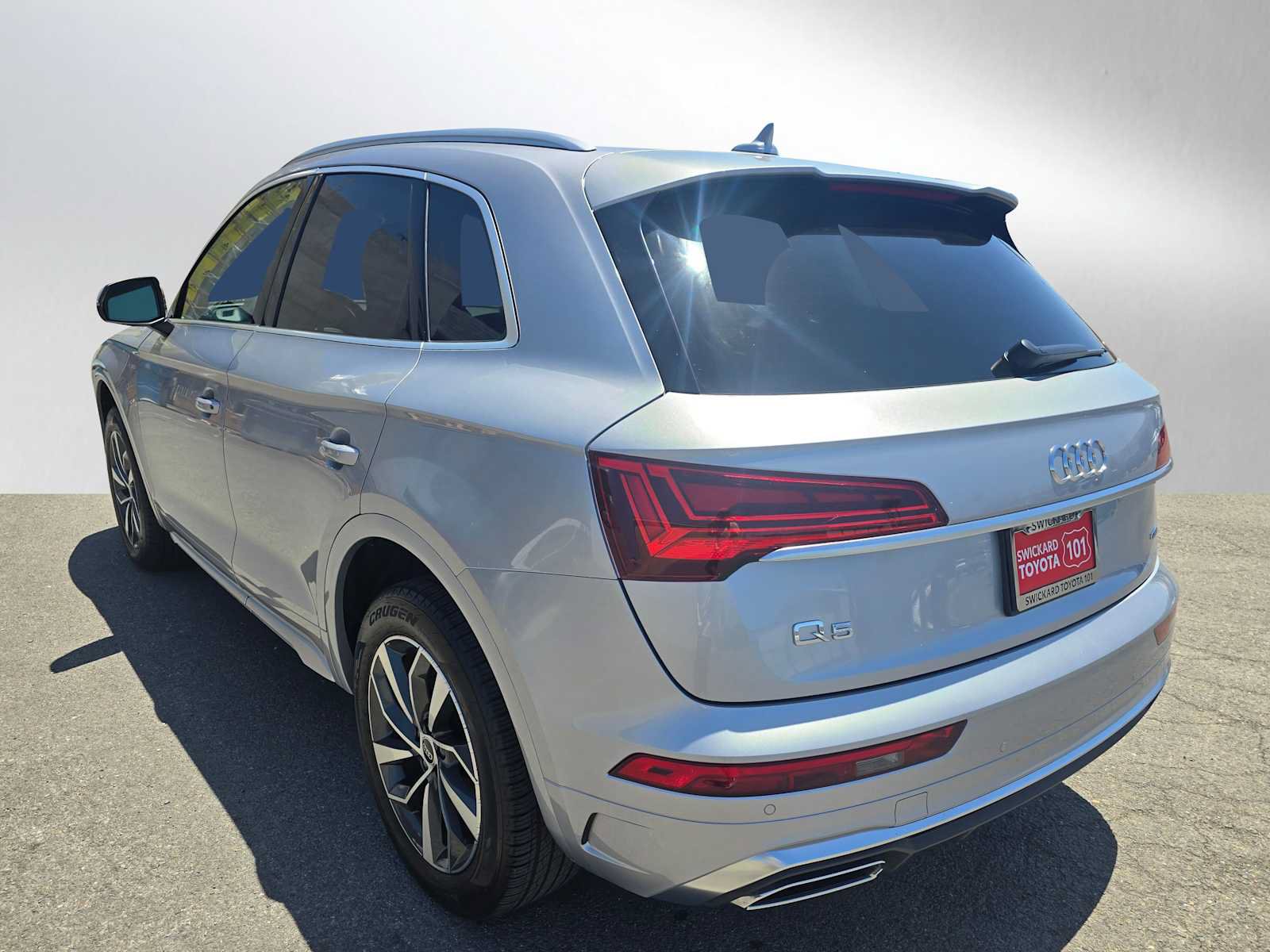 Used 2023 Audi Q5 2.0T Premium Plus w/ Premium Plus Package AWD/4WD image 5