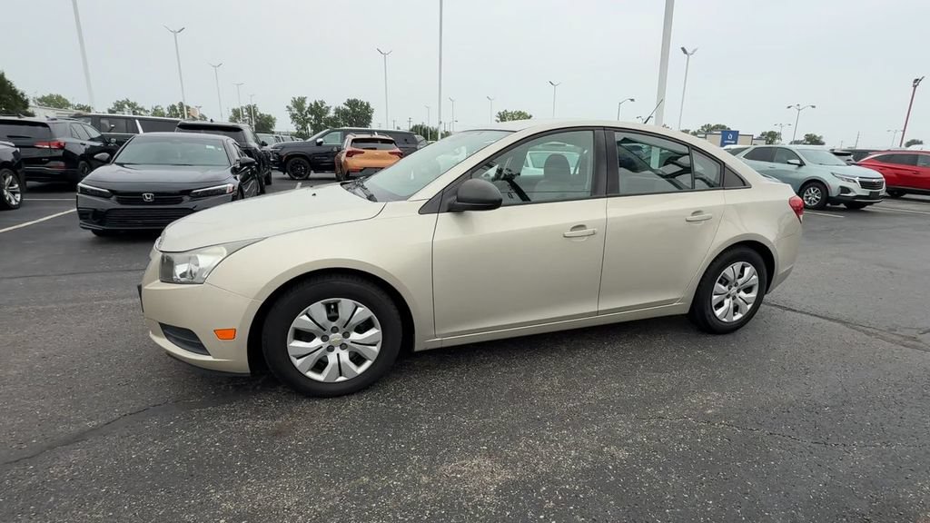 Used 2013 Chevrolet Cruze LS FWD image 4