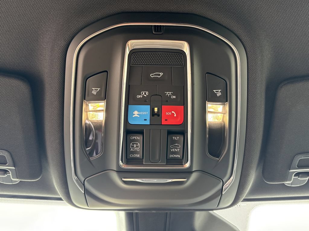Used 2025 Jeep Grand Cherokee L Altitude AWD/4WD image 56