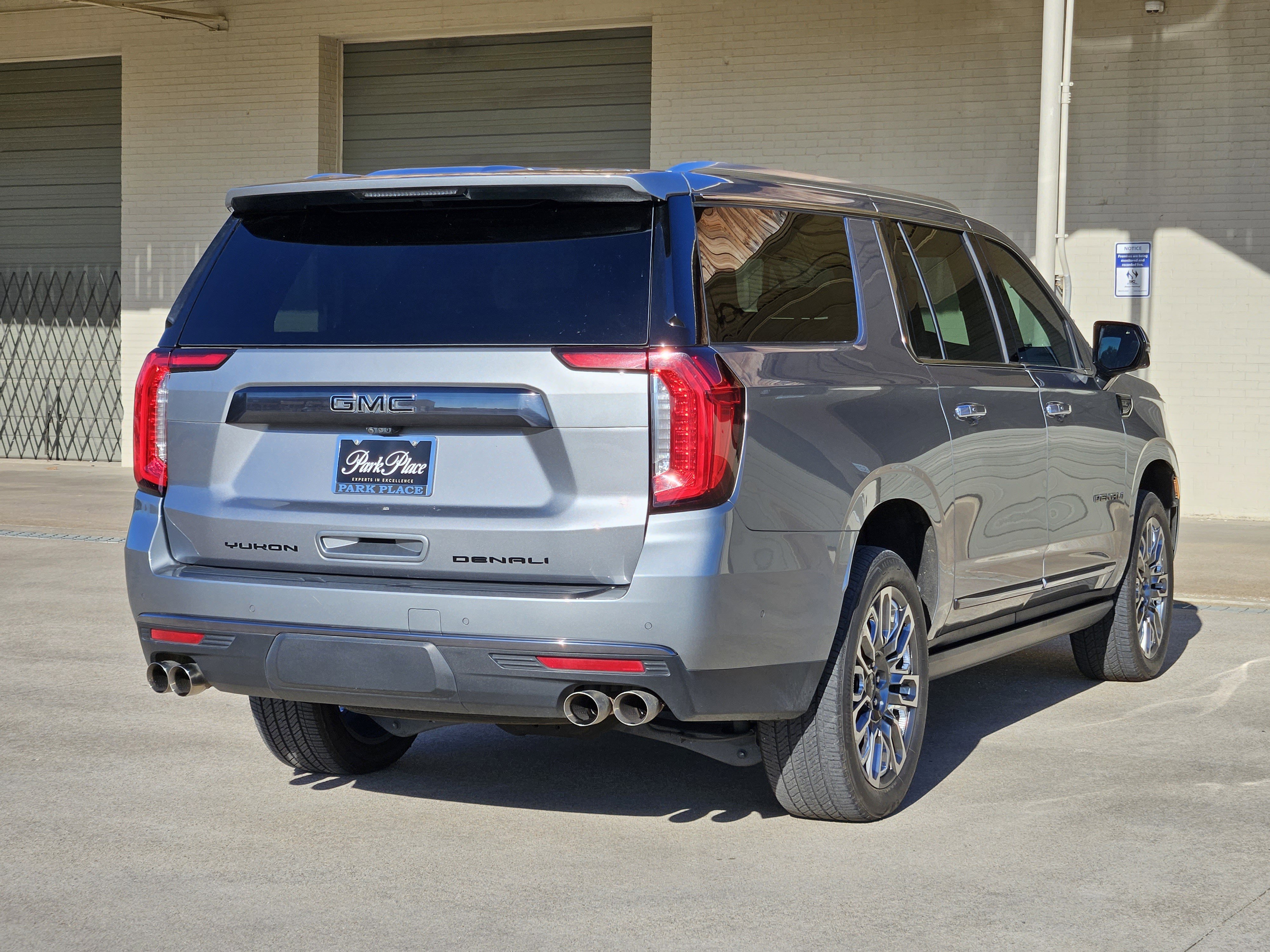 Used 2023 GMC Yukon XL Denali Ultimate image 9