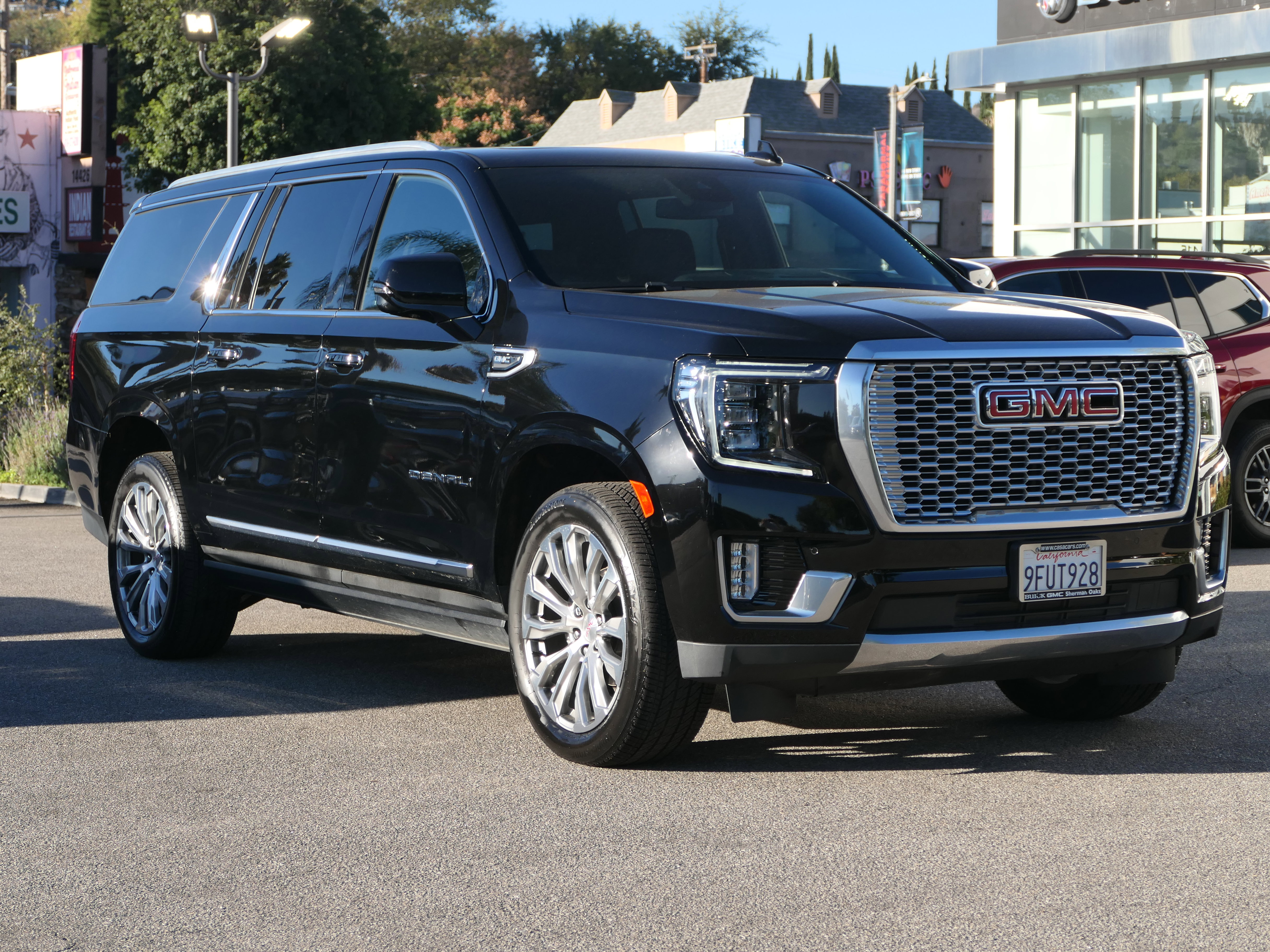 Used 2023 GMC Yukon XL Denali image 6