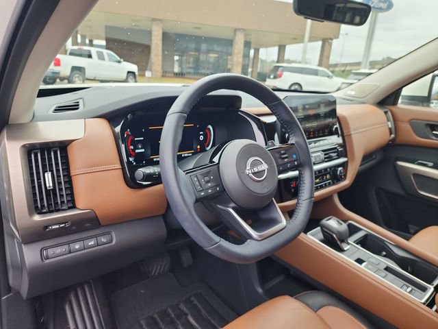 Used 2024 Nissan Pathfinder Platinum w/ Cargo Package image 12