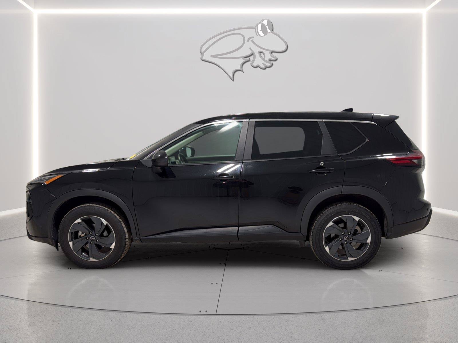 Used 2025 Nissan Rogue SV AWD/4WD image 2
