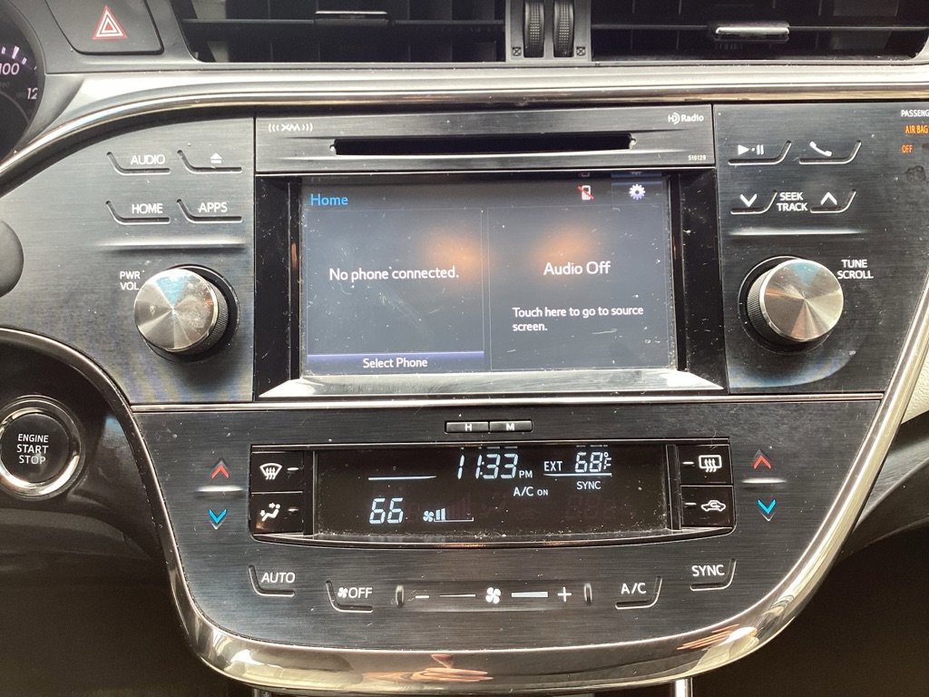 Used 2018 Toyota Avalon XLE image 18