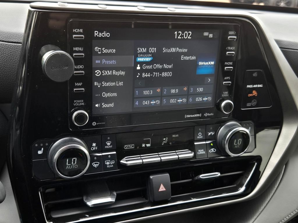 Used 2022 Toyota Highlander XLE FWD image 17