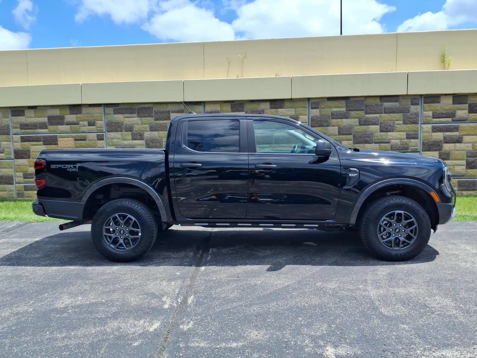 Used 2024 Ford Ranger XLT w/ Equipment Group 301A High AWD/4WD image 11