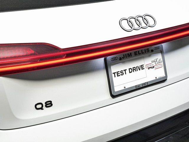 Used 2024 Audi Q8 e-tron Premium Plus AWD/4WD image 31