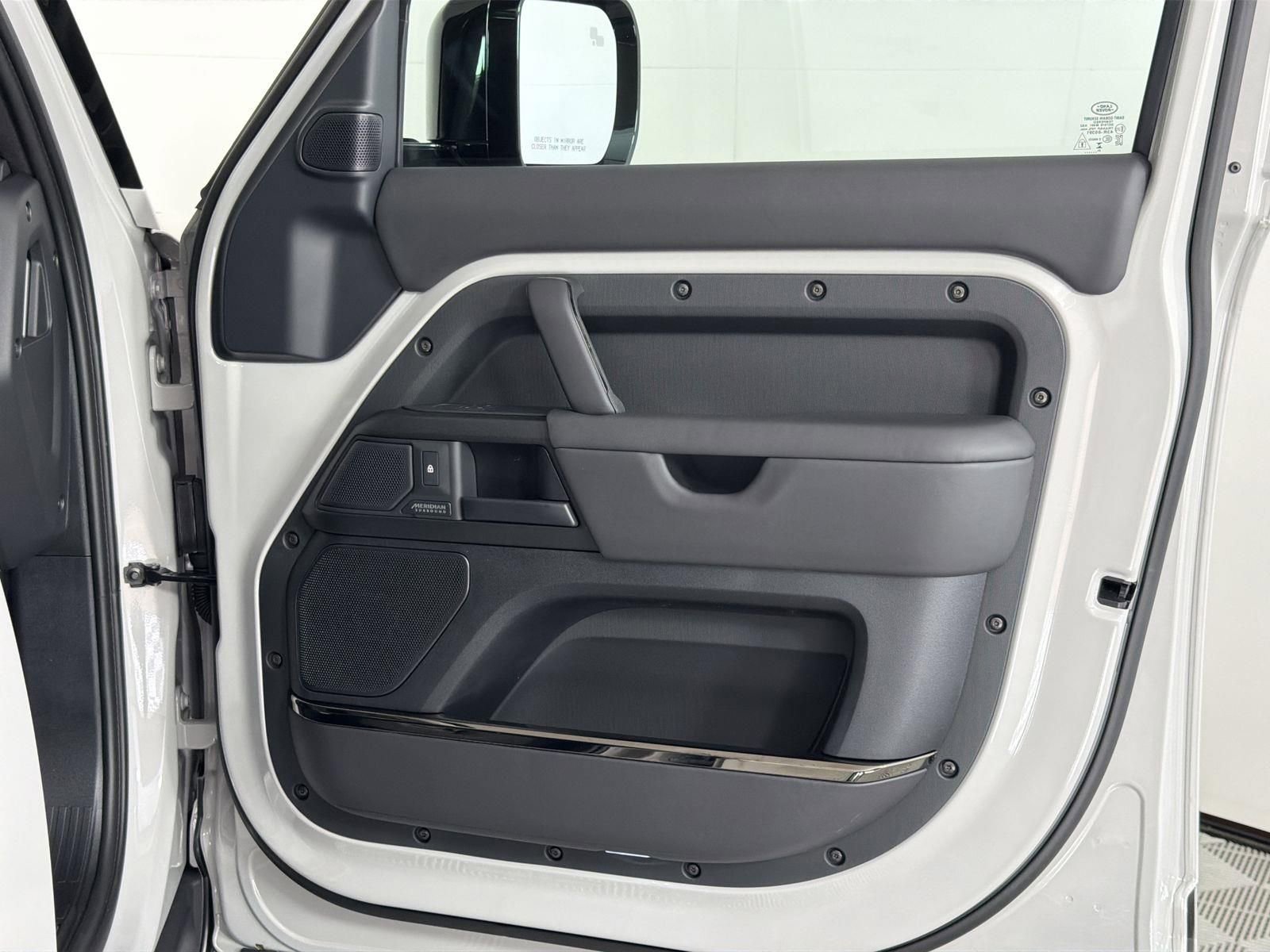 New 2026 Land Rover Defender 110 OCTA image 32