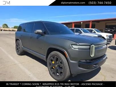 Used 2025 Rivian R1S Premium image 3