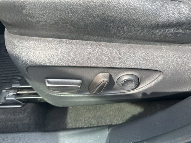 Used 2021 Toyota Highlander XLE image 12