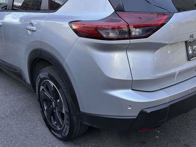 Used 2024 Nissan Rogue SV AWD/4WD image 9