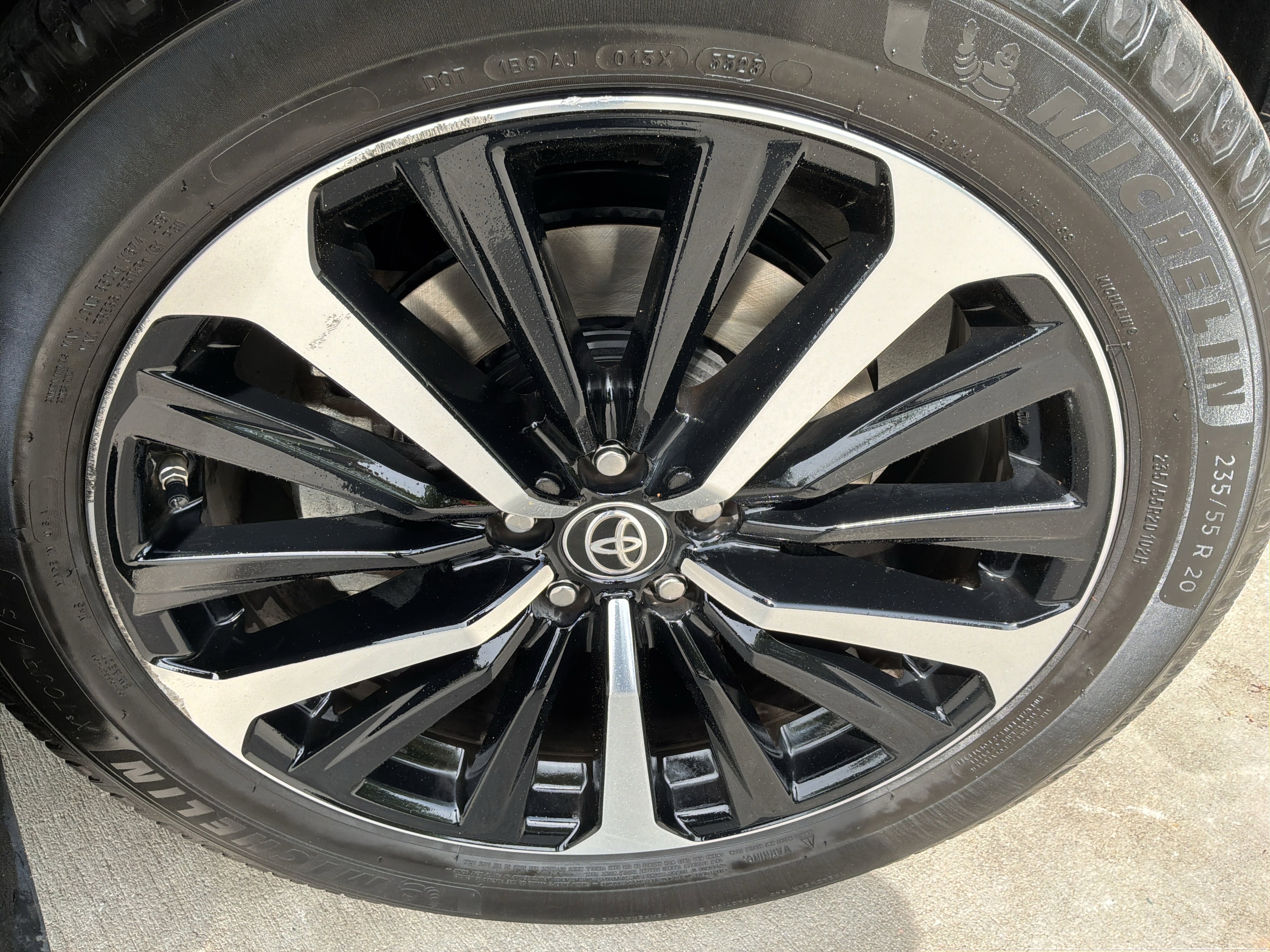 Used 2022 Toyota Highlander XSE FWD image 13