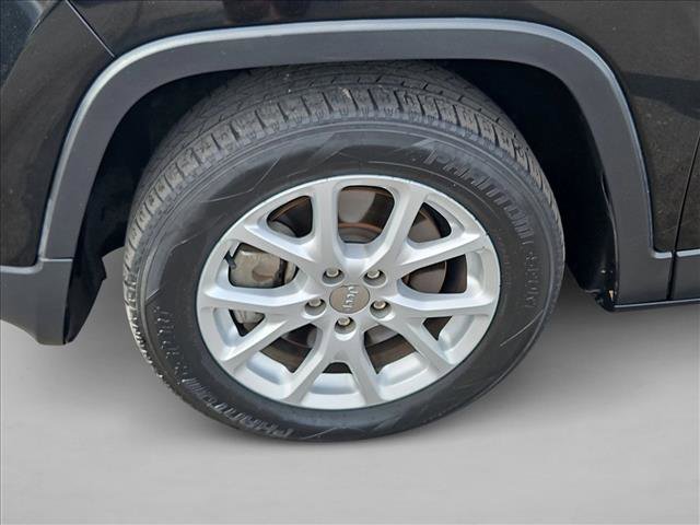 Used 2018 Jeep Cherokee Latitude Plus image 25