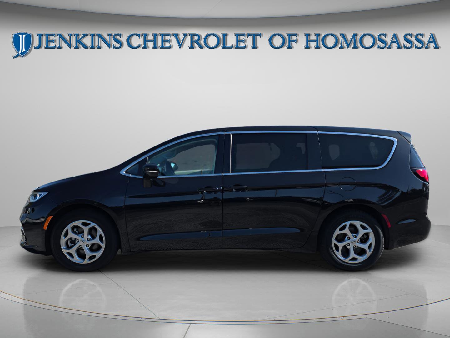 Used 2024 Chrysler Pacifica Limited FWD image 8