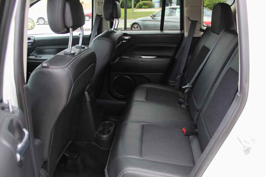 Used 2017 Jeep Compass Latitude FWD image 26