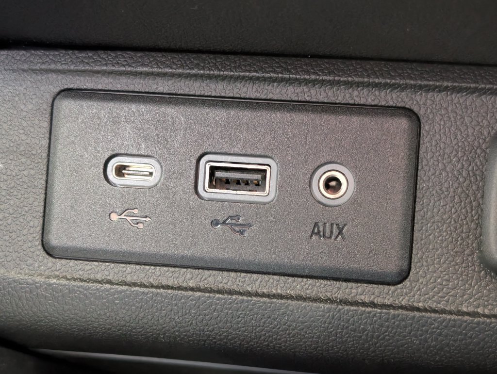Used 2022 Buick Encore GX Essence w/ Experience Buick Package FWD image 32