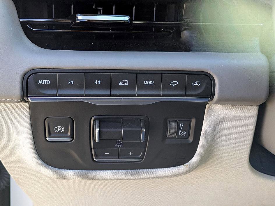 Used 2023 Cadillac Escalade Sport Platinum w/ LPO, ONYX Package image 17