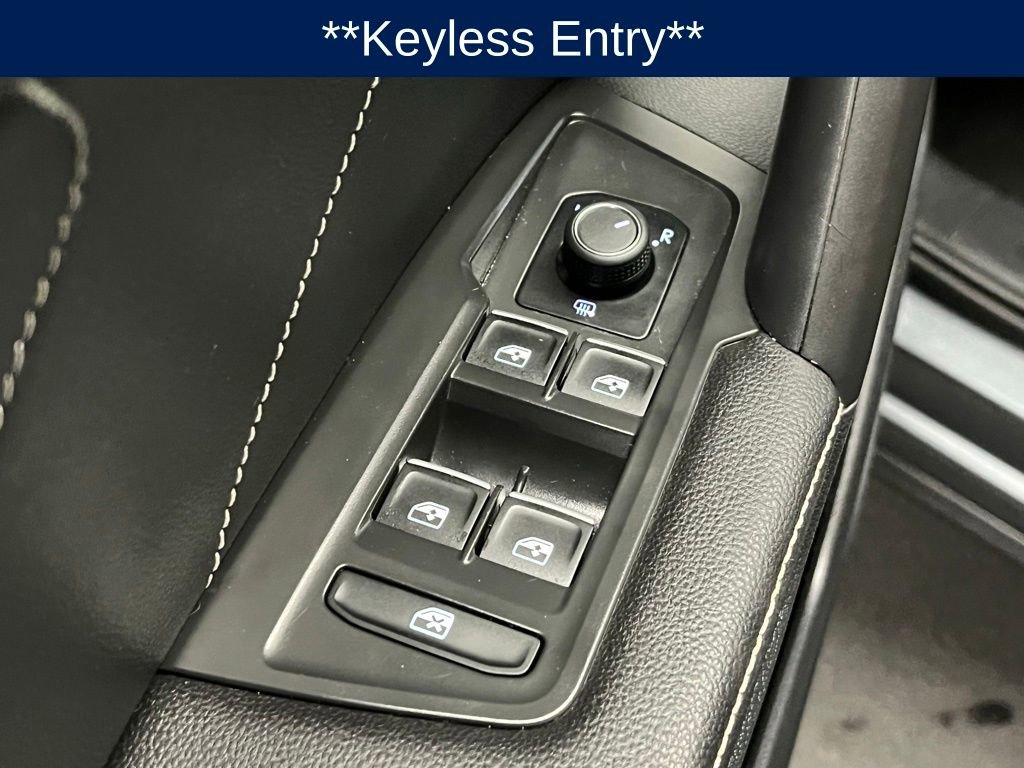 Used 2023 Volkswagen Tiguan SE w/ Panoramic Sunroof Package image 18