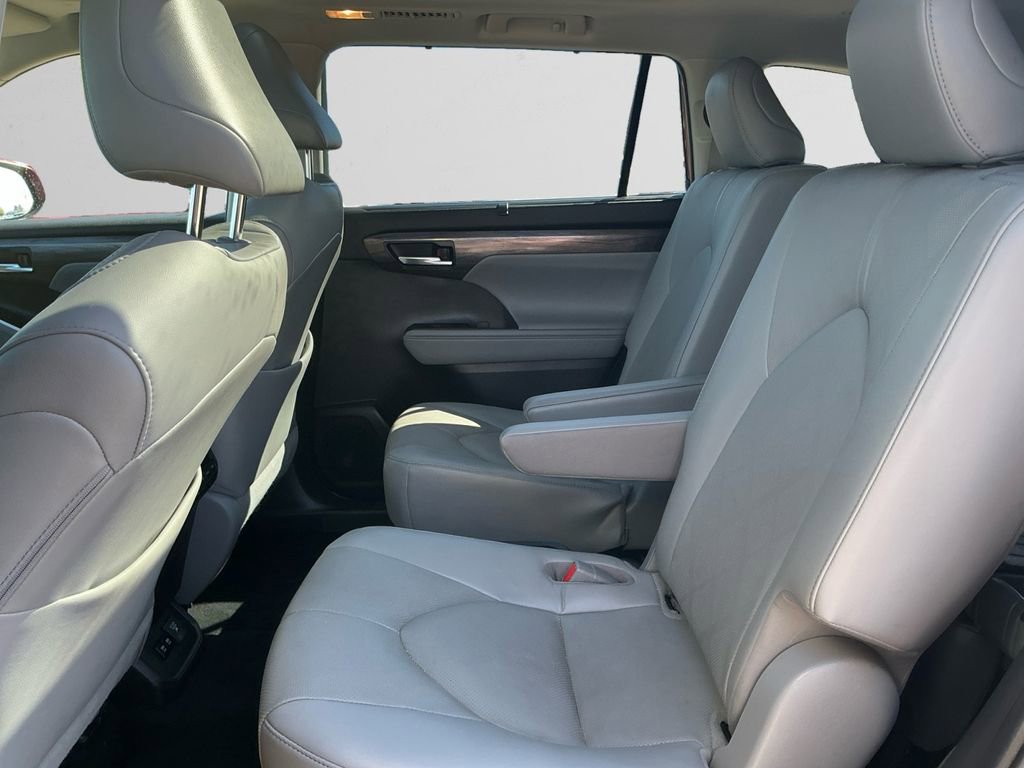 Used 2020 Toyota Highlander Platinum image 13