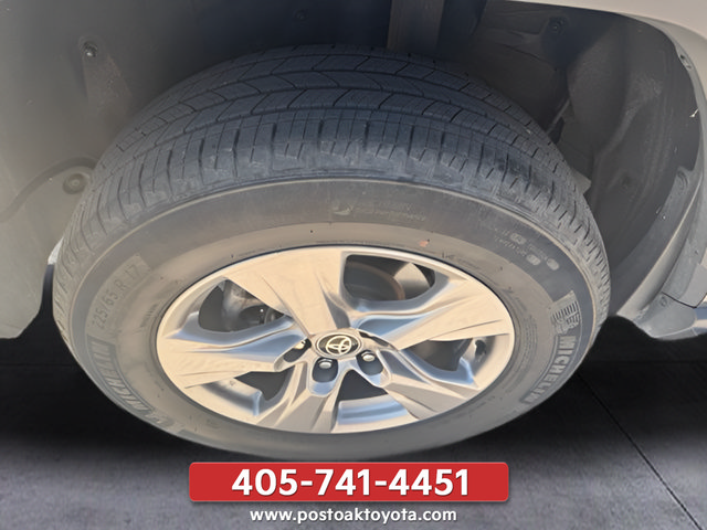 Used 2025 Toyota RAV4 XLE FWD image 28