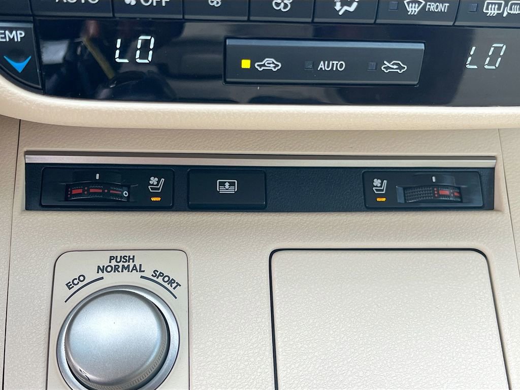 Used 2015 Lexus ES 350 350 w/ Luxury Package image 19