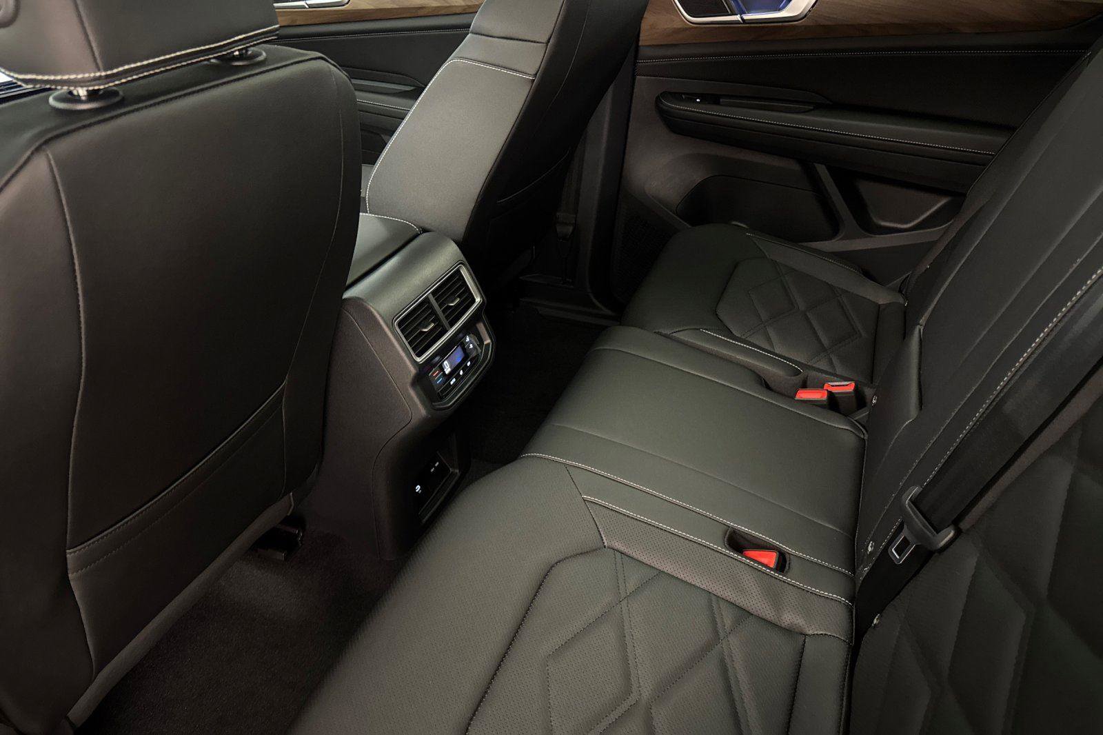 New 2026 Volkswagen Atlas SE image 11