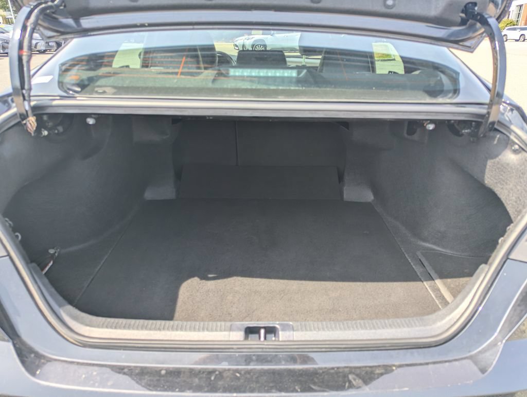 Used 2025 Toyota Camry SE FWD image 13