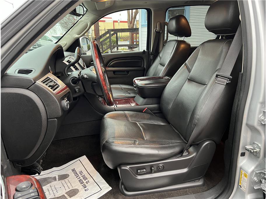 Used 2013 Cadillac Escalade ESV Premium image 13